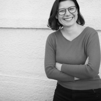 Amanda  Linden headshot