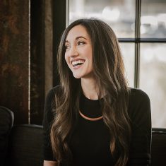 Molly Nix headshot