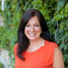 Annalisa Nash Fernandez headshot