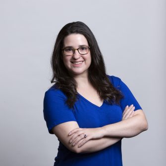 Laurie Barth headshot