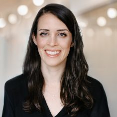 Ashley Pinakiewicz headshot