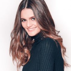 Laura Busche headshot