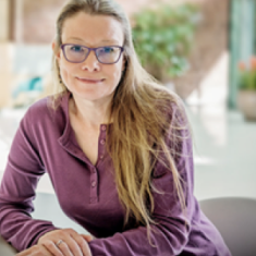 Julie Jensen headshot