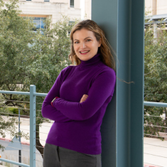 Amina Qutub headshot